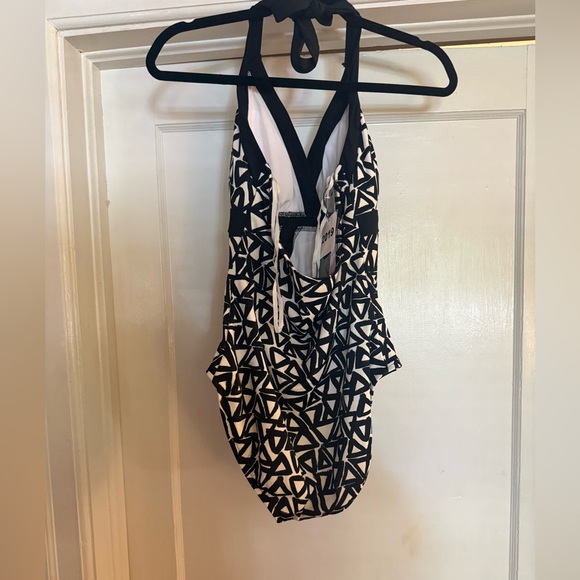 NWT Chico’s Magicsuit Bailey One-Piece Swimsuit – Size 12 (Black/White) - Picture 2 of 4